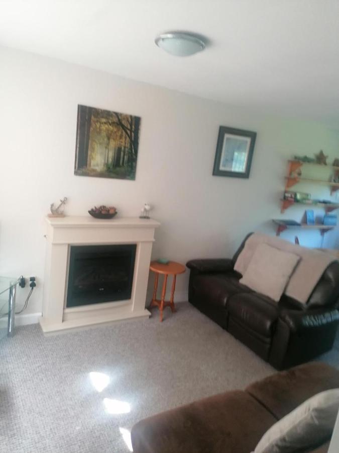 Le Chalet - 2 Bedroom Chalet House Sleeps 3 Pembroke Luaran gambar