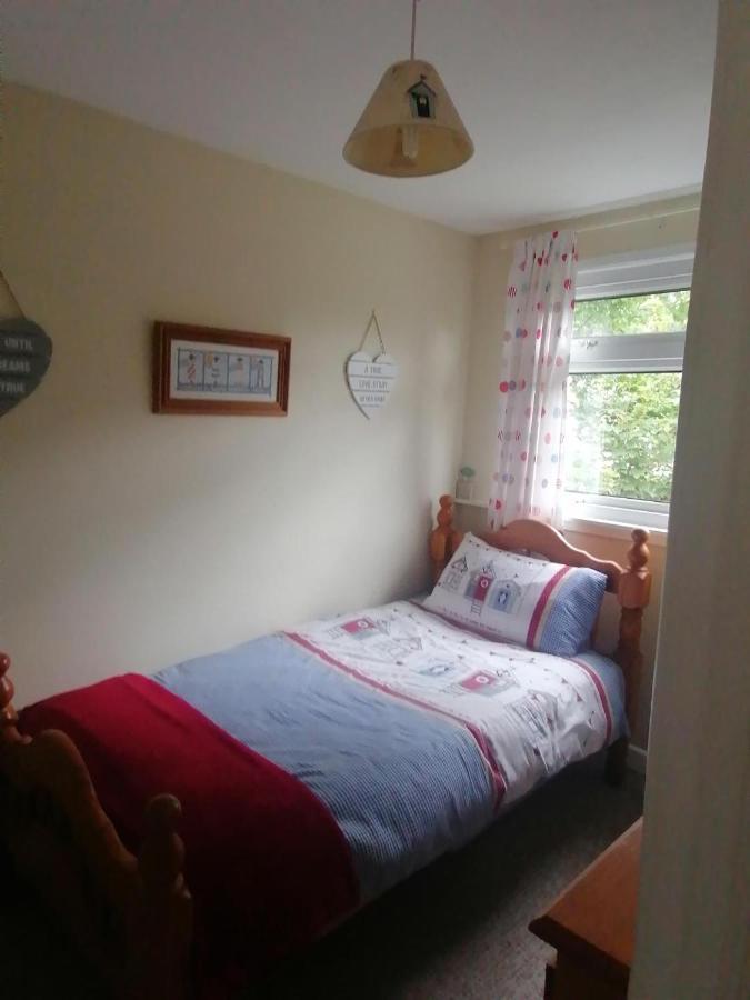 Le Chalet - 2 Bedroom Chalet House Sleeps 3 Pembroke Luaran gambar
