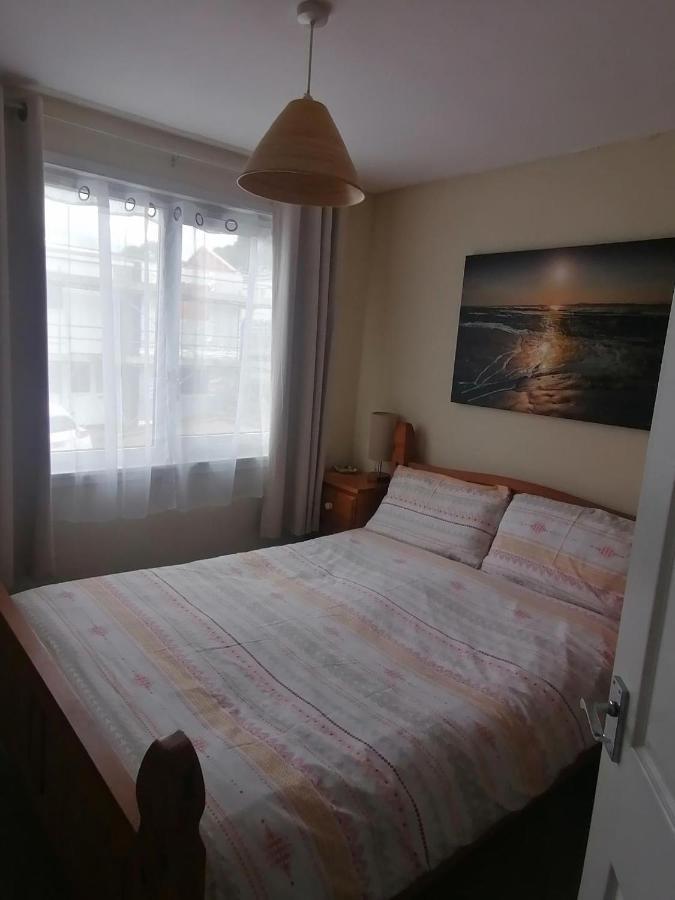 Le Chalet - 2 Bedroom Chalet House Sleeps 3 Pembroke Luaran gambar